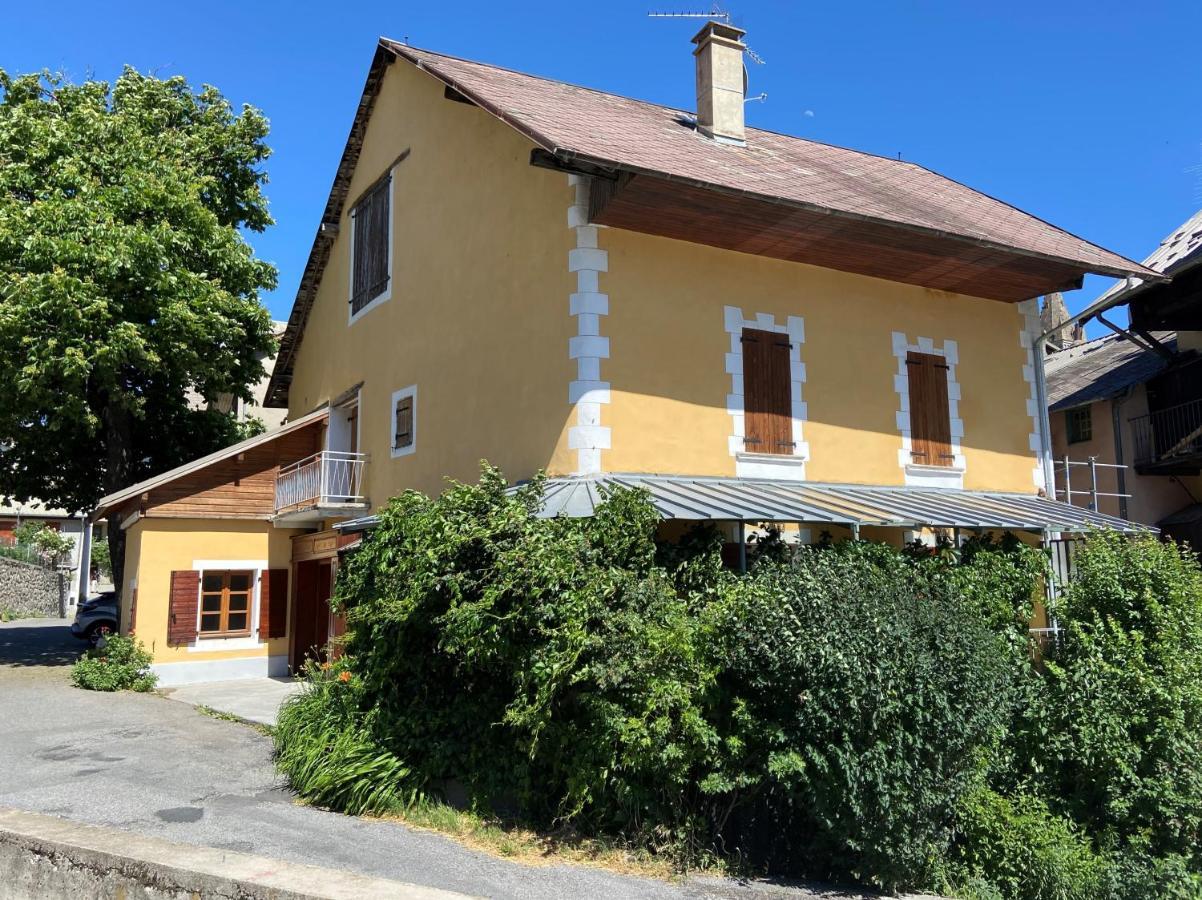 Le Pied De Ville Pouzenc Embrun Zewnętrze zdjęcie